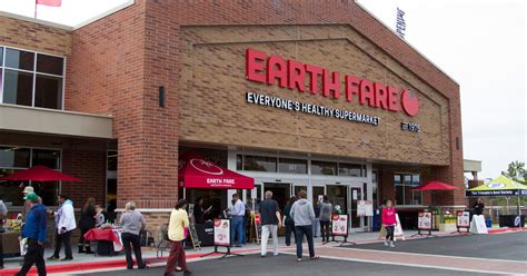 Earth fare - Earth Fare is a chain of natural and organic food stores that started in 1975 in Asheville, North Carolina. Learn about their history, philosophy, banned ingredients, local products, and …